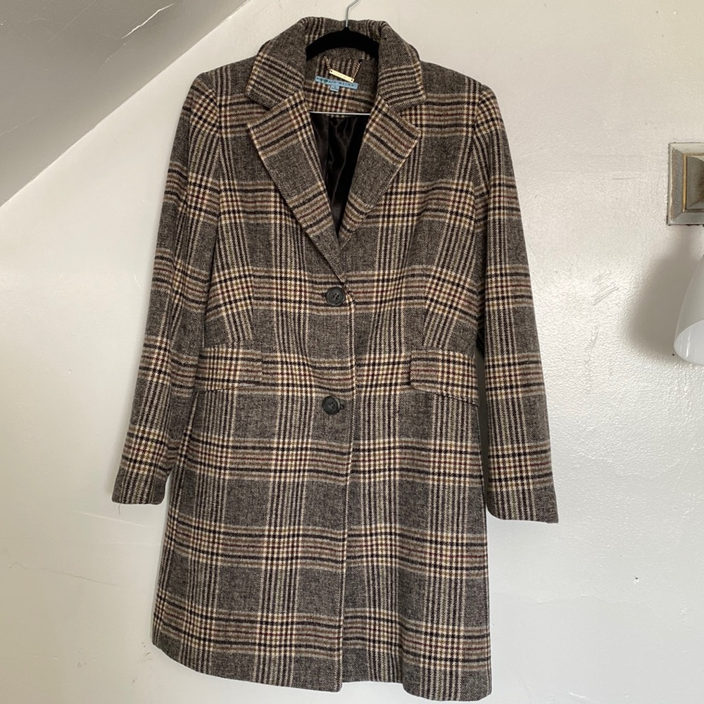 Beautiful coat very nice to wear with any outfit